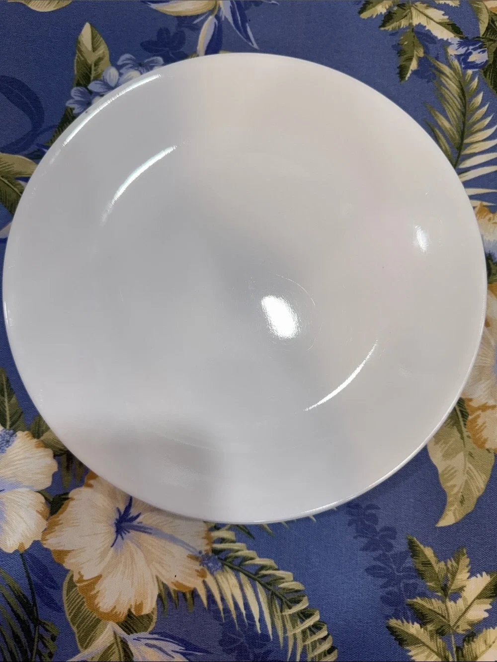White Corelle dinner plates set of four